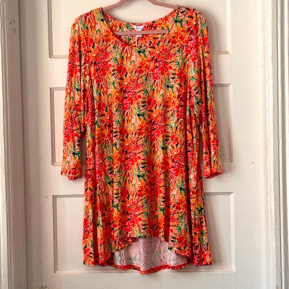 Intro Floral Scoop Neck 3/4 Sleeve Pleated Back
High-Low Hem Legging T Shirt 2X